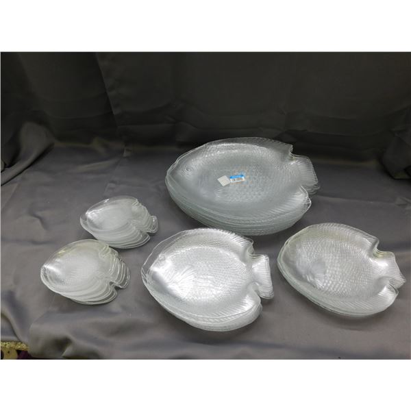 Lot of Arcoroc Glass Fish Servers 3 Different Sizes
