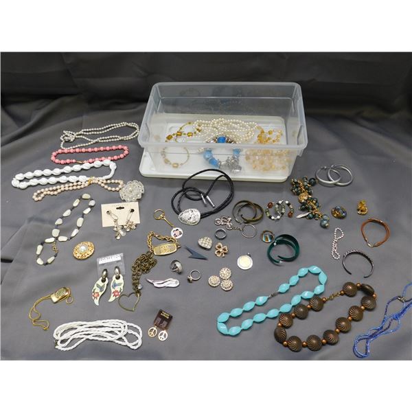 Large Lot of Assorted Costume Jewelry Brooches, Necklaces, Bracelets, Earrings, Etc