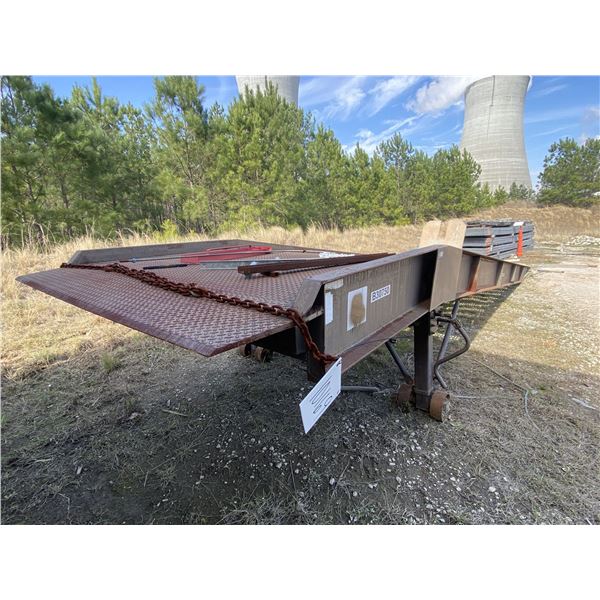 VESTIL YR-30-8536 PORTABLE LOADING RAMP