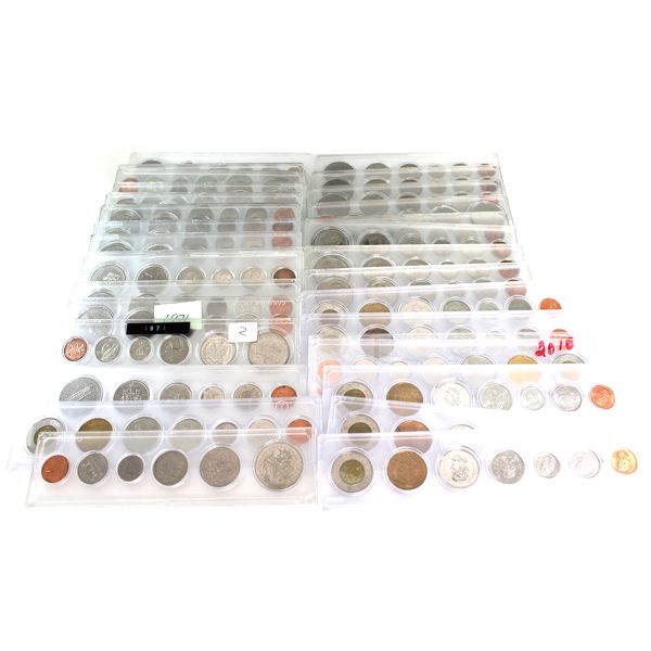*1968-2010 Year Sets in Plastic Holders. 30pcs.