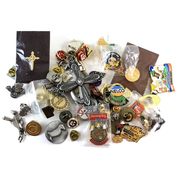 Lot of 50x Assorted Pins. 50pcs.