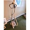 Image 1 : Rowenta Clothes Steamer B