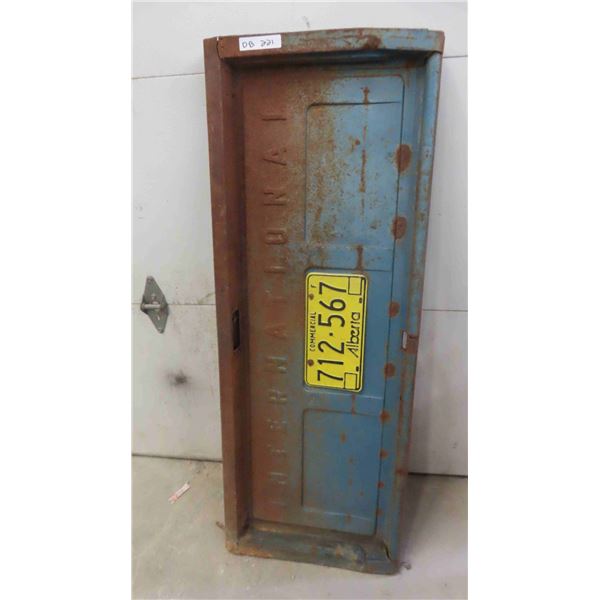 International Tailgate Believed To Be Early 60s 20 X 52 McSherry International tailgate believed to be early 60s 20 x 52 mcsherry