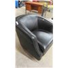 Image 2 : Swivel Leather/Leather Style Living Chair