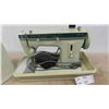 Image 2 : Singer 257 Portable Electric Sewing Machine 