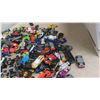 Image 8 : 200 Hot Wheels & Cases
