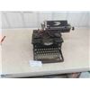 Image 1 : Royal Vintage Typewriter