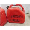 Image 5 : 2 Gas Cans - 5 Gal & 2 Nozzles