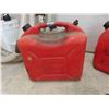 Image 6 : 2 Gas Cans - 5 Gal & 2 Nozzles