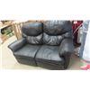 Image 1 : Leather / Leather Style Reclining Love Seat