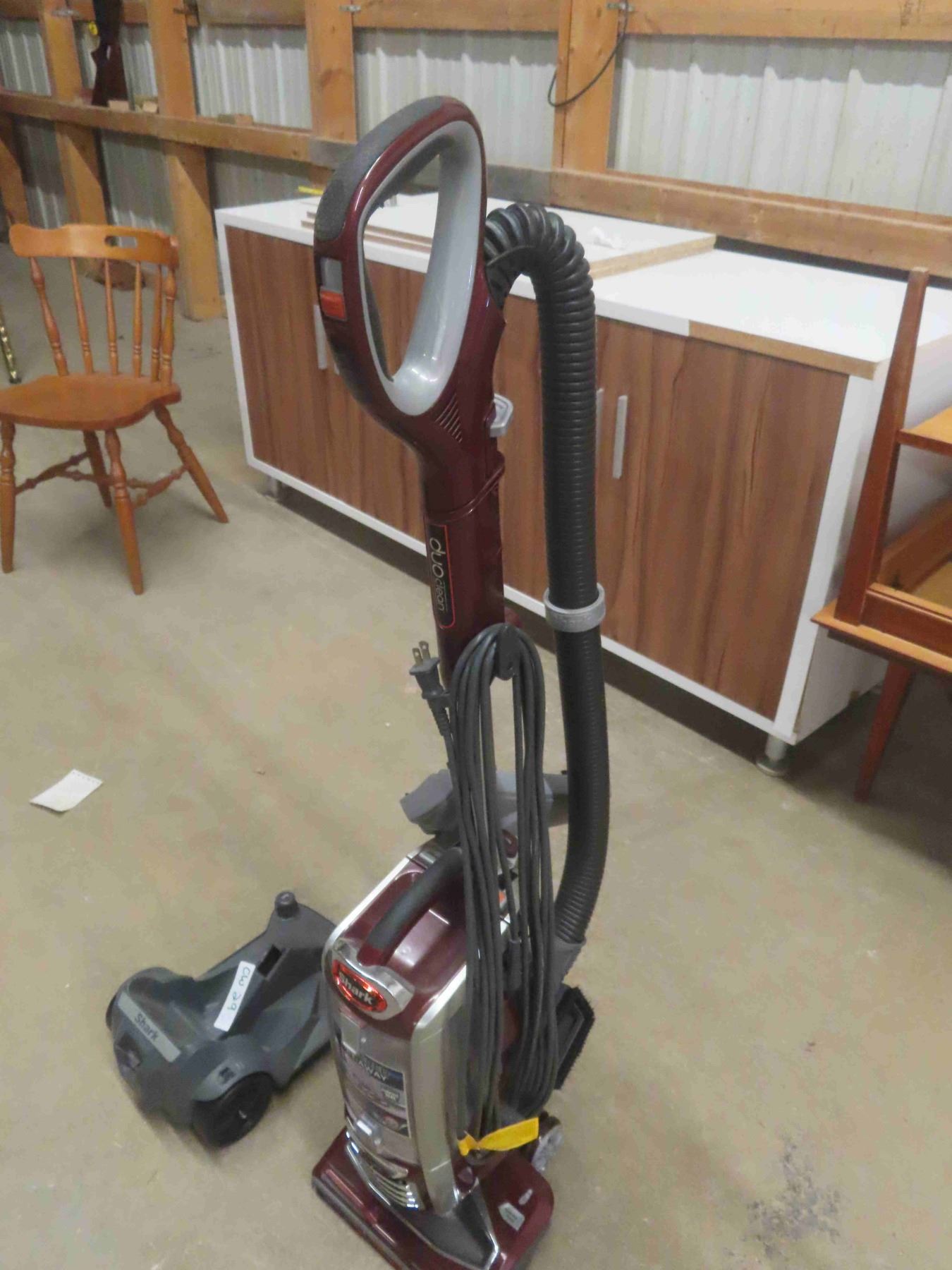 Duo Clean Shark Duo Clean Vacuum - McSherry Auction Service Ltd.