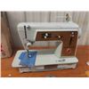 Image 2 : Singer Deluxe Zig Zag Model 620 Electric Sewing Machine + Accessories