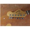 Image 7 : Squires Electric Guitar Model Stand by Fender