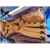 Image 4 : 4- Baseball gloves, various sizes and brands