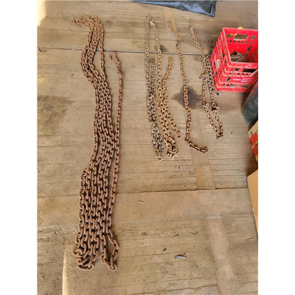 Various heavy chains c/w crate of chain repair