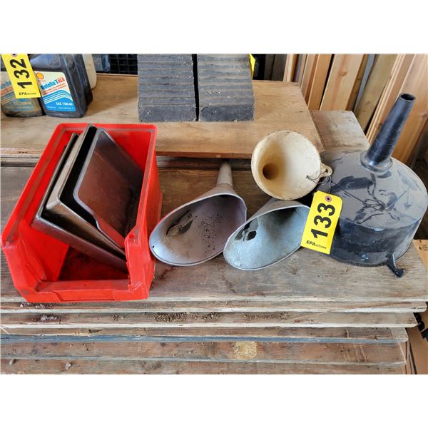 4- Funnels & 4- trays