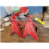 Image 1 : (Lots 149 & 150 are a Group Lot) 2- Red jack stands