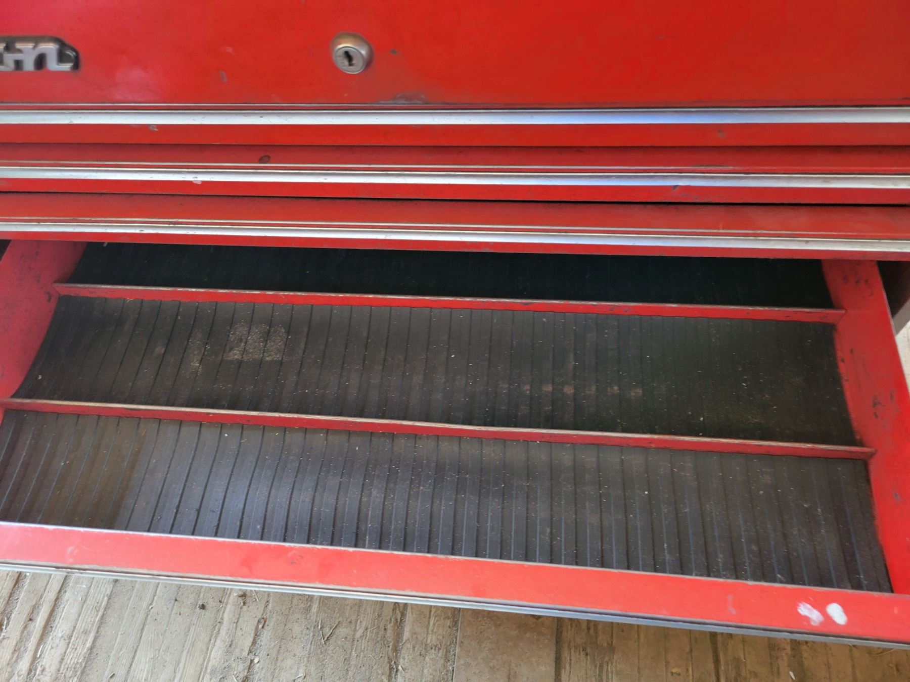 Snap-On rolling tool chest, 9 drawers, 48