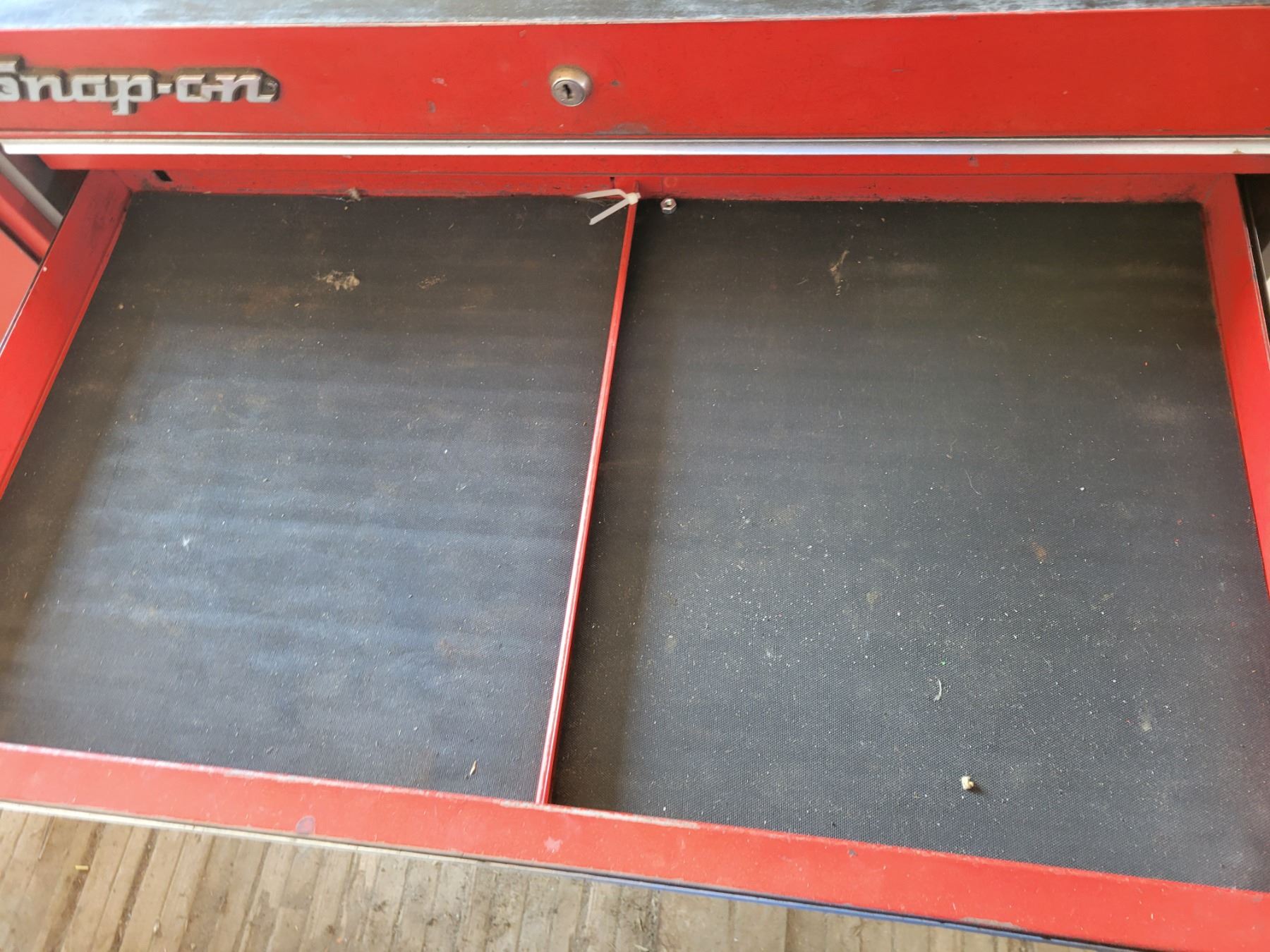 Snap-On rolling tool chest, 9 drawers, 48