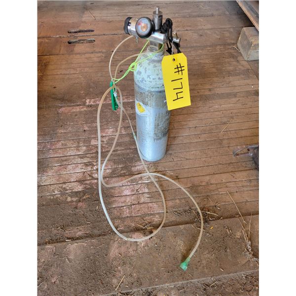 Oxygen tank c/w air hose