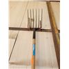 Image 1 : 6-tine fork