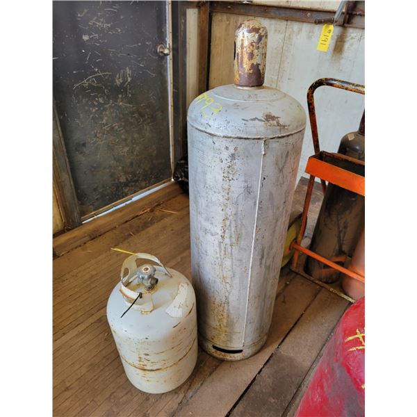 100-lb & 25-lb propane tanks (Full)
