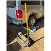 Image 1 : Napa 3 1/2-ton floor jack (works)