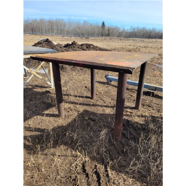 (Lots 227 to 228 are a Group Lot) 48" x 48" Steel table