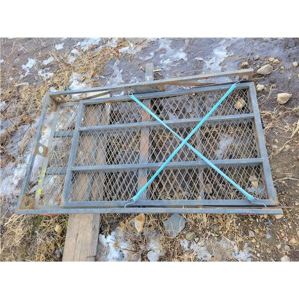 Rear hitch rack for vehicle