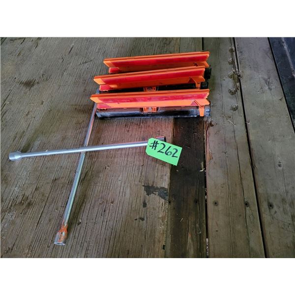 Flares & tire wrench