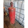 Image 1 : Acetylene tank, appears full