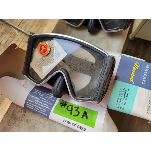 (Lots 93 & 93A are a Group Lot) New Scuba diving goggles