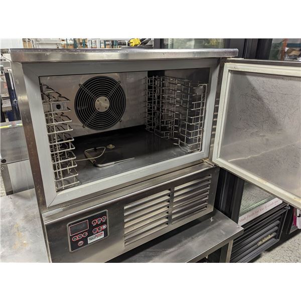 BLAST FREEZER COUNTER TOP PIPER SERVOLIFT