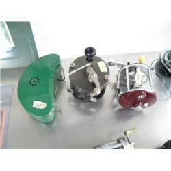 Lot of 2 fishing reels and one bait box: Penn Peer #209, Four Brothers Pontiac #357 (3)