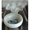 Image 1 : 2 milk glass bowls (99)
