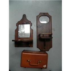 Lot of wood shelves and suitcase (99)