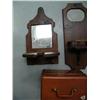 Image 2 : Lot of wood shelves and suitcase (99)