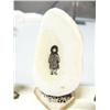 Image 3 : Lot of 3 scrimshawed ivory platchets with girl in parka- one mounted on fossilized ivory bark, one o
