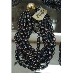 CHOICE on 6 multi-strand genuine pearl bracelets