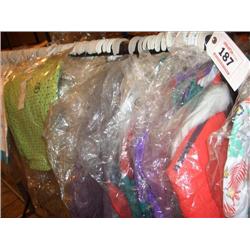 RAIL OF CHILDRENS GAREMENTS VARIOUS SIZES