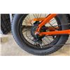 Image 3 : Y20 ORANGE ELECTRIC FOLDABLE E-BIKE WITH CHARGER - 75 KM RANGE, HYDRAULIC DISC BRAKES, 7 LEVELS, LCD