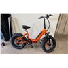 Image 2 : Y20 ORANGE ELECTRIC FOLDABLE E-BIKE WITH CHARGER - 75 KM RANGE, HYDRAULIC DISC BRAKES, 7 LEVELS, LCD