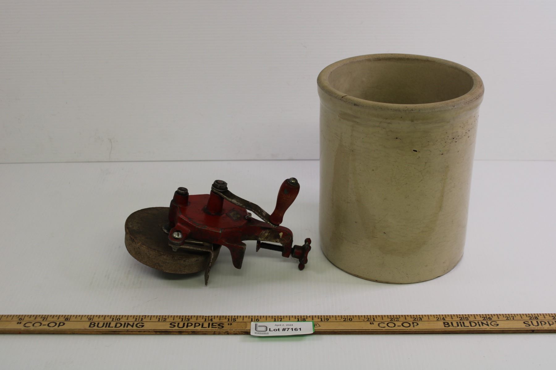 Luther/Milwaukee Tool Grinder, Ceramic Pot (No Lid, Crack displayed in