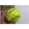 Image 3 : (9) Softballs