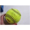 Image 3 : (8) Softballs