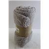 Image 4 : New Sherpa Fleece Blanket - 50" x 60"