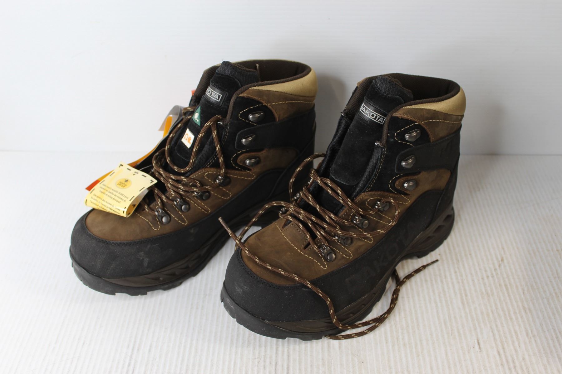 Dakota Quad Comfort Safety Work Boots, Size 9.5 - New In Box - Bodnarus Auctioneering