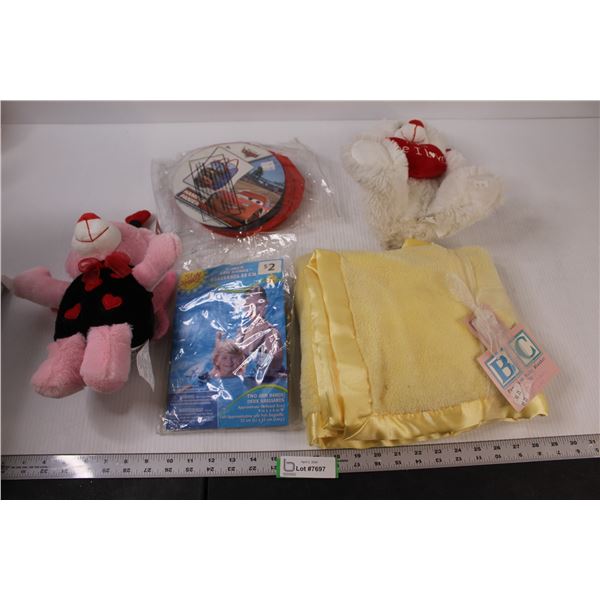 (2) Teddy Bears, Cars Hamper Panier, Blanket Throw, Pool Arm Bands