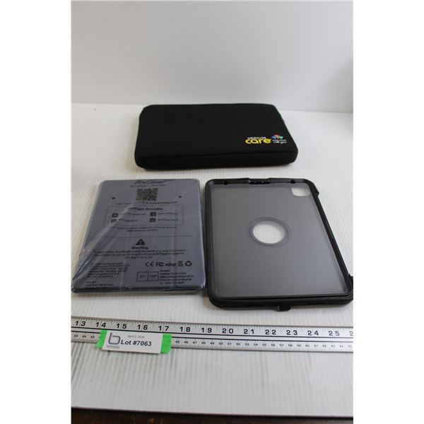 (2) iPad Cases, Carrying Case