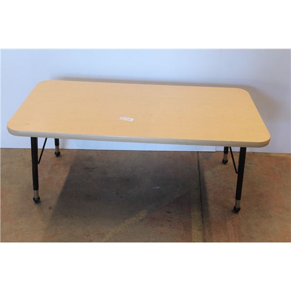 * Coffee Table With Extendable Legs - 48" x 24" x 19"